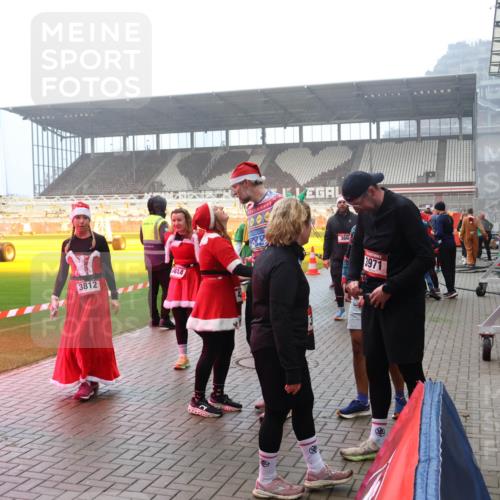 07.12.2025 - St. Pauli X-Mass-Run No. 15 Luisa Fischer http://msf.ph/oto/9379760 07.12.2025 10:07:35 Ziel 814, 4235, 3812, 366, 3971, 217, 256, 265, 272, 366, 421, 517, 657, 685, 716, 767, 792, 867, 972, 975, 1007, 1103, 1187, 1234, 1505, 1572, 1735, 1736, 2129, 2983, 3189, 3330, 3333, 3414, 3945, 4354, 4735, 4738 meine-sportfotos.de