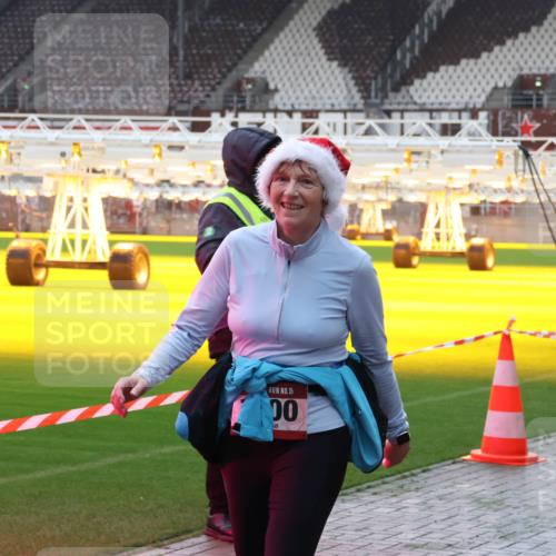 07.12.2025 - St. Pauli X-Mass-Run No. 15 Luisa Fischer http://msf.ph/oto/9379764 07.12.2025 10:36:15 Ziel 15, 00, 350, 998, 1100, 1365, 1822, 2489, 3476, 4034, 4595 meine-sportfotos.de
