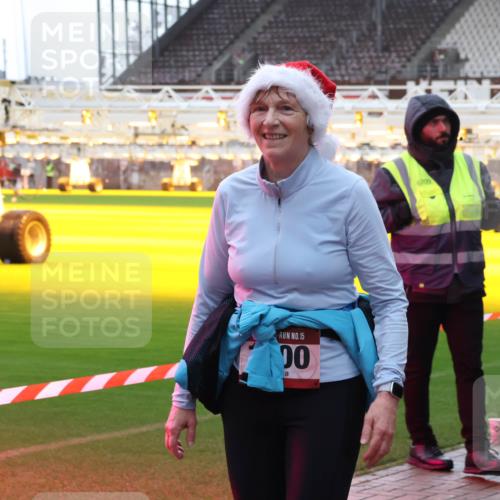 07.12.2025 - St. Pauli X-Mass-Run No. 15 Luisa Fischer http://msf.ph/oto/9379770 07.12.2025 10:36:15 Ziel 15, 00, 6709, 350, 998, 1100, 1365, 1822, 2489, 3476, 4034, 4595 meine-sportfotos.de