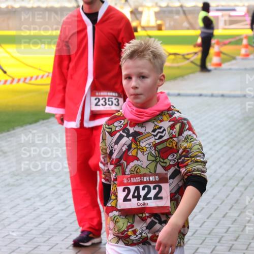 07.12.2025 - St. Pauli X-Mass-Run No. 15 Luisa Fischer http://msf.ph/oto/9379780 07.12.2025 10:36:18 Ziel 2353, 15, 2422, 00, 350, 998, 1100, 1365, 1822, 2489, 3476, 4034 meine-sportfotos.de