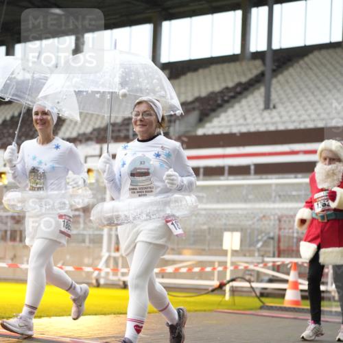 07.12.2025 - St. Pauli X-Mass-Run No. 15 Patografie http://msf.ph/oto/9379782 07.12.2025 10:14:48 Ziel 1363, 1867, 1869, 1873, 3481, 3565, 4001, 4004 meine-sportfotos.de