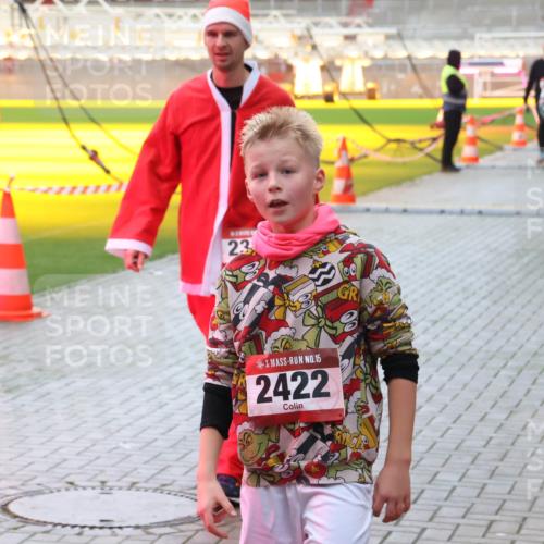 07.12.2025 - St. Pauli X-Mass-Run No. 15 Luisa Fischer http://msf.ph/oto/9379784 07.12.2025 10:36:18 Ziel 23, 15, 2422, 350, 998, 1100, 1365, 1822, 2489, 3476, 4034 meine-sportfotos.de