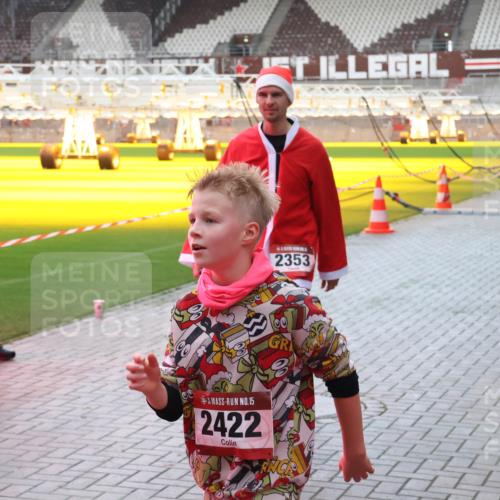 07.12.2025 - St. Pauli X-Mass-Run No. 15 Luisa Fischer http://msf.ph/oto/9379793 07.12.2025 10:36:20 Ziel 15, 2422, 2353, 350, 1822, 2489, 3476, 4034 meine-sportfotos.de