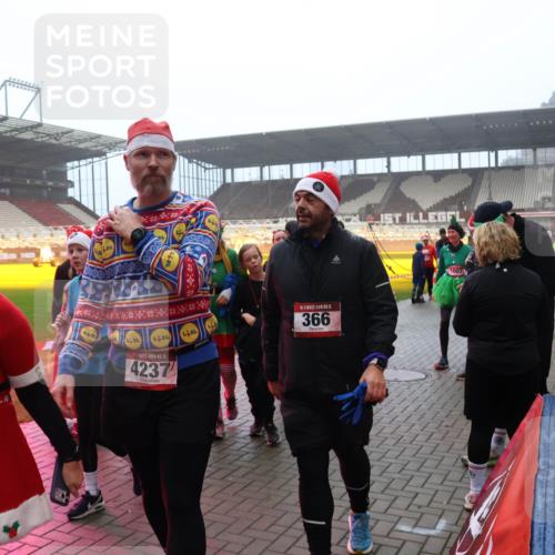 07.12.2025 - St. Pauli X-Mass-Run No. 15 Luisa Fischer http://msf.ph/oto/9379800 07.12.2025 10:07:40 Ziel 15, 4236, 15, 4237, 15, 366, 1007, 217, 256, 265, 272, 366, 421, 517, 657, 685, 716, 767, 792, 867, 972, 975, 1007, 1103, 1187, 1234, 1505, 1543, 1572, 1735, 1736, 2129, 2983, 3003, 3189, 3414, 3945, 4354, 4735, 4738 meine-sportfotos.de
