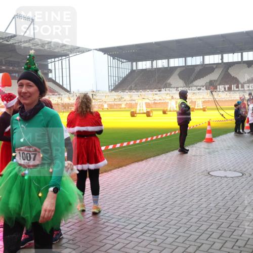 07.12.2025 - St. Pauli X-Mass-Run No. 15 Luisa Fischer http://msf.ph/oto/9379839 07.12.2025 10:07:45 Ziel 1007, 217, 256, 265, 272, 366, 421, 517, 657, 685, 716, 767, 792, 972, 975, 1103, 1187, 1234, 1447, 1449, 1505, 1543, 1572, 1735, 1736, 2983, 3003, 3189, 3414, 3945, 4354 meine-sportfotos.de