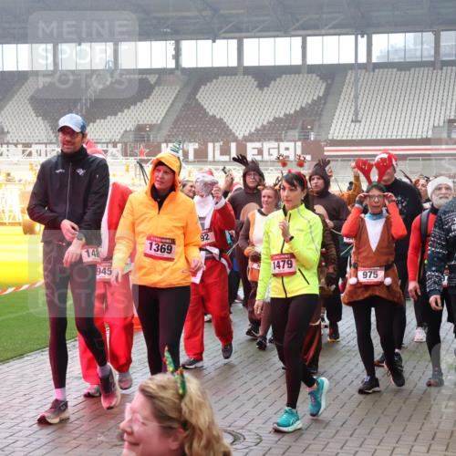 07.12.2025 - St. Pauli X-Mass-Run No. 15 Luisa Fischer http://msf.ph/oto/9379844 07.12.2025 10:07:59 Ziel 148, 945, 1369, 92, 950, 1479, 975, 256, 265, 272, 517, 657, 685, 716, 767, 1187, 1234, 1447, 1449, 1543, 1905, 2983, 3003, 3414, 3945 meine-sportfotos.de