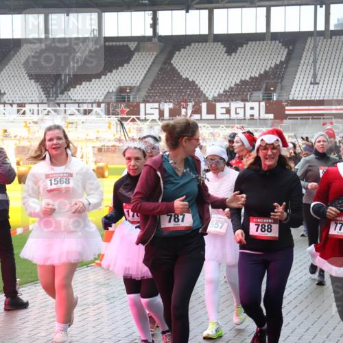 07.12.2025 - St. Pauli X-Mass-Run No. 15 Luisa Fischer http://msf.ph/oto/9379871 07.12.2025 11:11:54 Ziel 1568, 17, 787, 557, 5, 788, 15, 777, 801, 171, 182, 190, 411, 679, 689, 690, 697, 698, 777, 787, 788, 812, 815, 817, 832, 841, 909, 1145, 1146, 1147, 1186, 1309, 1321, 1518, 1519, 1557, 1565, 1568, 1589, 1619, 1707, 1711, 1714, 1767, 1770, 2258, 2742, 4801, 4805, 4806, 4810, 4813, 5005, 5006 meine-sportfotos.de