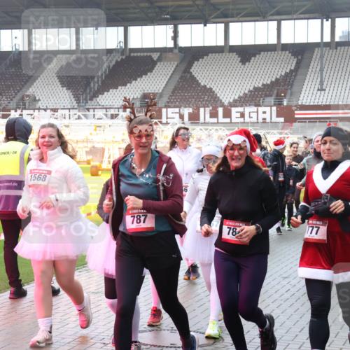 07.12.2025 - St. Pauli X-Mass-Run No. 15 Luisa Fischer http://msf.ph/oto/9379875 07.12.2025 11:11:54 Ziel 1568, 787, 78, 177, 4801, 1146, 171, 182, 190, 411, 679, 689, 690, 697, 698, 777, 787, 788, 812, 815, 817, 832, 841, 909, 1145, 1146, 1147, 1186, 1309, 1321, 1518, 1519, 1557, 1565, 1568, 1589, 1619, 1707, 1711, 1714, 1767, 1770, 2258, 2742, 4801, 4805, 4806, 4810, 4813, 5005, 5006 meine-sportfotos.de