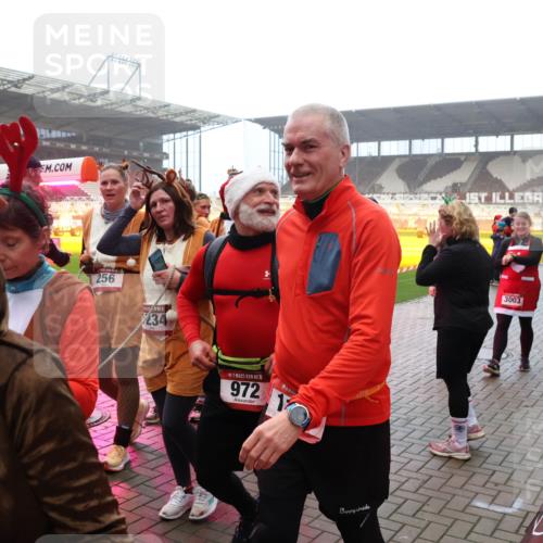 07.12.2025 - St. Pauli X-Mass-Run No. 15 Luisa Fischer http://msf.ph/oto/9379879 07.12.2025 10:08:10 Ziel 256, 234, 15, 972, 17, 3003, 256, 265, 272, 517, 657, 685, 716, 767, 1187, 1234, 1447, 1449, 1543, 1905, 3003, 3627, 3628, 4231, 4623, 4624, 4626, 4734, 4737, 4740 meine-sportfotos.de
