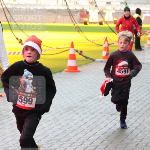 07.12.2025 - St. Pauli X-Mass-Run No. 15 Luisa Fischer http://msf.ph/oto/9379881 07.12.2025 10:36:51 Ziel 15, 599, 4591, 3382, 350, 511, 521, 717, 833, 2948, 3089, 3382, 3476, 4200, 4591, 4597, 4599 meine-sportfotos.de
