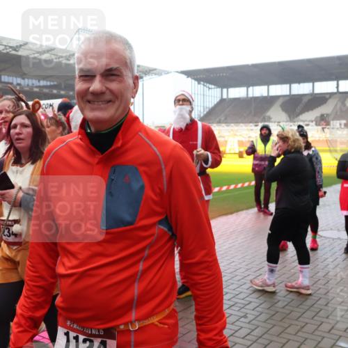 07.12.2025 - St. Pauli X-Mass-Run No. 15 Luisa Fischer http://msf.ph/oto/9379884 07.12.2025 10:08:11 Ziel 15, 11, 3003, 256, 265, 272, 517, 657, 685, 716, 767, 1187, 1234, 1447, 1449, 1543, 1905, 3003, 3627, 3628, 4231, 4623, 4624, 4626, 4734, 4737, 4740 meine-sportfotos.de