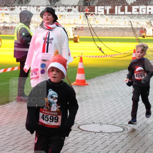 07.12.2025 - St. Pauli X-Mass-Run No. 15 Luisa Fischer http://msf.ph/oto/9379887 07.12.2025 10:36:52 Ziel 3476, 15, 4599, 1, 4591, 30, 3382, 511, 521, 665, 717, 833, 2948, 3089, 3382, 4200, 4591, 4597, 4599 meine-sportfotos.de