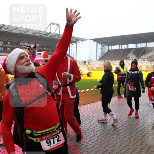 07.12.2025 - St. Pauli X-Mass-Run No. 15 Luisa Fischer http://msf.ph/oto/9379890 07.12.2025 10:08:12 Ziel 272, 657, 5, 972, 1543, 3003, 1447, 256, 265, 272, 517, 657, 685, 716, 767, 1187, 1234, 1447, 1449, 1543, 1905, 3003, 3627, 3628, 4231, 4623, 4624, 4626, 4734, 4737, 4740 meine-sportfotos.de