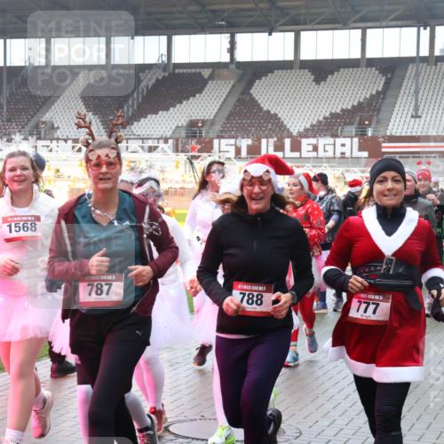 07.12.2025 - St. Pauli X-Mass-Run No. 15 Luisa Fischer http://msf.ph/oto/9379894 07.12.2025 11:11:54 Ziel 5, 1568, 1, 15, 787, 788, 5, 777, 4801, 1146, 171, 182, 190, 411, 679, 689, 690, 697, 698, 777, 787, 788, 812, 815, 817, 832, 841, 909, 1145, 1146, 1147, 1186, 1309, 1321, 1518, 1519, 1557, 1565, 1568, 1589, 1619, 1707, 1711, 1714, 1767, 1770, 2258, 2742, 4801, 4805, 4806, 4810, 4813, 5005, 5006 meine-sportfotos.de