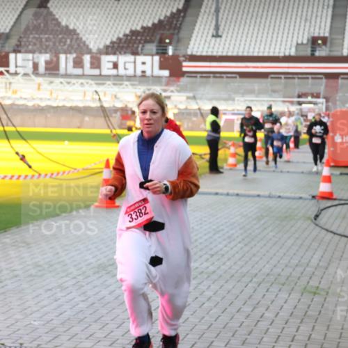 07.12.2025 - St. Pauli X-Mass-Run No. 15 Luisa Fischer http://msf.ph/oto/9379896 07.12.2025 10:36:53 Ziel 3382, 37, 511, 521, 665, 717, 833, 2948, 3089, 3382, 4200, 4591, 4597, 4599 meine-sportfotos.de