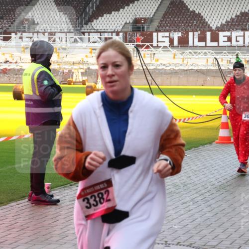 07.12.2025 - St. Pauli X-Mass-Run No. 15 Luisa Fischer http://msf.ph/oto/9379903 07.12.2025 10:36:54 Ziel 3382, 3089, 37, 511, 521, 665, 717, 833, 2948, 3089, 3382, 4200, 4591, 4597, 4599, 4691, 4693 meine-sportfotos.de