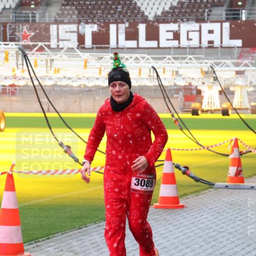 07.12.2025 - St. Pauli X-Mass-Run No. 15 Luisa Fischer http://msf.ph/oto/9379905 07.12.2025 10:36:55 Ziel 3089, 717, 37, 511, 521, 665, 717, 833, 2615, 2948, 3089, 3382, 4200, 4591, 4597, 4599, 4690, 4691, 4693 meine-sportfotos.de