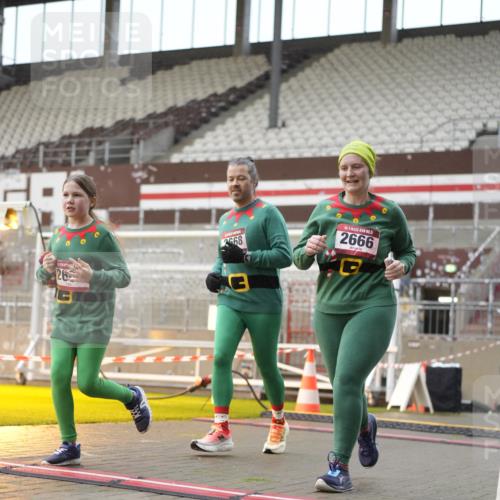 07.12.2025 - St. Pauli X-Mass-Run No. 15 Patografie http://msf.ph/oto/9379910 07.12.2025 10:15:04 Ziel 308, 438, 762, 2666, 2667, 2668, 2883, 2891, 3741, 4001, 4004 meine-sportfotos.de
