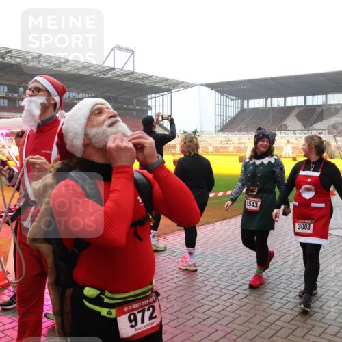 07.12.2025 - St. Pauli X-Mass-Run No. 15 Luisa Fischer http://msf.ph/oto/9379912 07.12.2025 10:08:13 Ziel 972, 1543, 3003, 1447, 1449, 256, 265, 272, 517, 657, 685, 716, 767, 1187, 1234, 1447, 1449, 1543, 1905, 3003, 3627, 3628, 4231, 4623, 4624, 4626, 4734, 4737, 4740 meine-sportfotos.de