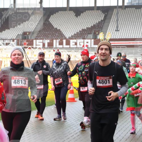 07.12.2025 - St. Pauli X-Mass-Run No. 15 Luisa Fischer http://msf.ph/oto/9379919 07.12.2025 11:11:57 Ziel 5, 2742, 4813, 817, 909, 841, 5, 4801, 46, 171, 182, 190, 411, 679, 689, 690, 697, 698, 777, 787, 788, 812, 815, 817, 832, 841, 909, 1145, 1146, 1147, 1186, 1309, 1321, 1518, 1519, 1557, 1565, 1568, 1589, 1619, 1707, 1711, 1714, 1767, 1770, 2258, 2742, 4801, 4805, 4806, 4810, 4813, 5005, 5006 meine-sportfotos.de