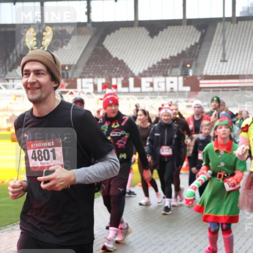 07.12.2025 - St. Pauli X-Mass-Run No. 15 Luisa Fischer http://msf.ph/oto/9379926 07.12.2025 11:11:58 Ziel 15, 4801, 1146, 10, 171, 182, 190, 411, 679, 689, 690, 697, 698, 777, 787, 788, 812, 815, 817, 832, 841, 909, 1145, 1146, 1147, 1186, 1309, 1321, 1518, 1519, 1557, 1565, 1568, 1589, 1619, 1707, 1711, 1714, 1767, 1770, 2258, 2742, 4801, 4805, 4806, 4810, 4813, 5005, 5006 meine-sportfotos.de