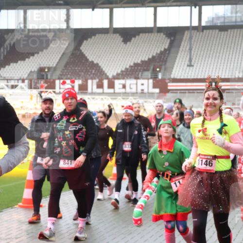 07.12.2025 - St. Pauli X-Mass-Run No. 15 Luisa Fischer http://msf.ph/oto/9379928 07.12.2025 11:11:58 Ziel 15, 4801, 841, 832, 1146, 40, 171, 182, 190, 411, 679, 689, 690, 697, 698, 777, 787, 788, 812, 815, 817, 832, 841, 909, 1145, 1146, 1147, 1186, 1309, 1321, 1518, 1519, 1557, 1565, 1568, 1589, 1619, 1707, 1711, 1714, 1767, 1770, 2258, 2742, 4801, 4805, 4806, 4810, 4813, 5005, 5006 meine-sportfotos.de