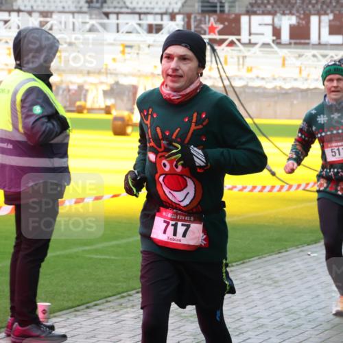 07.12.2025 - St. Pauli X-Mass-Run No. 15 Luisa Fischer http://msf.ph/oto/9379930 07.12.2025 10:37:00 Ziel 06, 15, 717, 511, 37, 511, 521, 665, 717, 833, 2615, 2948, 3056, 3089, 3263, 3382, 4200, 4591, 4597, 4599, 4690, 4691, 4693 meine-sportfotos.de