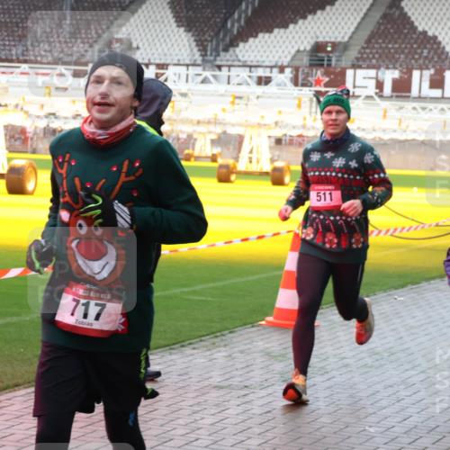 07.12.2025 - St. Pauli X-Mass-Run No. 15 Luisa Fischer http://msf.ph/oto/9379936 07.12.2025 10:37:01 Ziel 717, 511, 521, 37, 511, 521, 665, 717, 833, 2615, 2948, 3056, 3089, 3263, 3382, 4200, 4591, 4597, 4599, 4690, 4691, 4693 meine-sportfotos.de