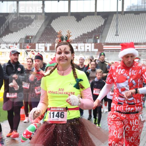 07.12.2025 - St. Pauli X-Mass-Run No. 15 Luisa Fischer http://msf.ph/oto/9379941 07.12.2025 11:11:59 Ziel 24, 841, 817, 4810, 909, 815, 15, 1146, 40, 171, 182, 190, 411, 679, 689, 690, 694, 697, 698, 777, 787, 788, 812, 815, 817, 832, 841, 909, 1145, 1146, 1147, 1186, 1309, 1321, 1518, 1519, 1557, 1565, 1568, 1589, 1619, 1707, 1711, 1714, 1767, 1770, 2258, 2742, 4801, 4805, 4806, 4810, 4813, 5005, 5006 meine-sportfotos.de