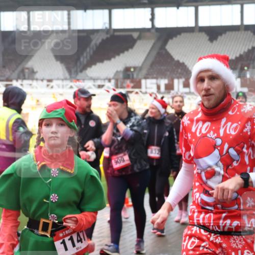 07.12.2025 - St. Pauli X-Mass-Run No. 15 Luisa Fischer http://msf.ph/oto/9379950 07.12.2025 11:12:00 Ziel 1147, 909, 11, 171, 182, 190, 411, 679, 689, 690, 694, 697, 698, 777, 787, 788, 812, 815, 817, 832, 841, 909, 1145, 1146, 1147, 1186, 1309, 1321, 1518, 1519, 1557, 1565, 1568, 1589, 1619, 1707, 1711, 1714, 1767, 1770, 2258, 2742, 4801, 4805, 4806, 4810, 4813, 5005, 5006 meine-sportfotos.de