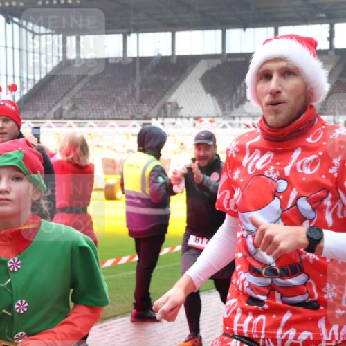 07.12.2025 - St. Pauli X-Mass-Run No. 15 Luisa Fischer http://msf.ph/oto/9379955 07.12.2025 11:12:01 Ziel 817, 815, 171, 182, 190, 411, 679, 689, 690, 694, 697, 698, 777, 787, 788, 812, 815, 817, 832, 841, 909, 1145, 1146, 1147, 1186, 1309, 1321, 1518, 1519, 1557, 1565, 1568, 1589, 1619, 1707, 1711, 1714, 1767, 1770, 2258, 2742, 4801, 4805, 4806, 4810, 4813, 5005, 5006 meine-sportfotos.de
