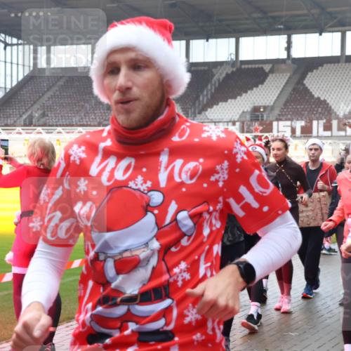 07.12.2025 - St. Pauli X-Mass-Run No. 15 Luisa Fischer http://msf.ph/oto/9379958 07.12.2025 11:12:01 Ziel 0, 182, 171, 182, 190, 411, 679, 689, 690, 694, 697, 698, 777, 787, 788, 812, 815, 817, 832, 841, 909, 1145, 1146, 1147, 1186, 1309, 1321, 1518, 1519, 1557, 1565, 1568, 1589, 1619, 1707, 1711, 1714, 1767, 1770, 2258, 2742, 4801, 4805, 4806, 4810, 4813, 5005, 5006 meine-sportfotos.de