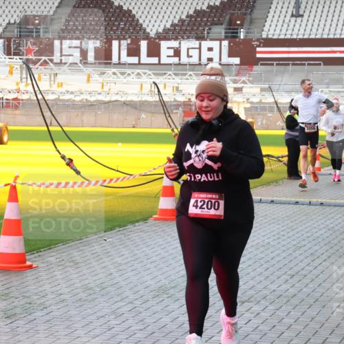 07.12.2025 - St. Pauli X-Mass-Run No. 15 Luisa Fischer http://msf.ph/oto/9379959 07.12.2025 10:37:05 Ziel 51, 5, 4200, 3056, 2615, 4597, 3263, 37, 511, 521, 665, 717, 833, 2615, 2948, 3056, 3089, 3263, 3382, 4200, 4591, 4597, 4599, 4690, 4691, 4693 meine-sportfotos.de