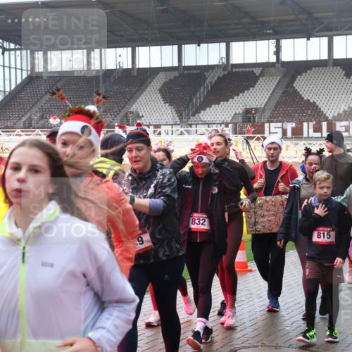 07.12.2025 - St. Pauli X-Mass-Run No. 15 Luisa Fischer http://msf.ph/oto/9379966 07.12.2025 11:12:02 Ziel 9, 832, 815, 812, 171, 182, 190, 408, 411, 679, 689, 690, 694, 697, 698, 777, 787, 788, 812, 815, 817, 832, 841, 909, 1145, 1146, 1147, 1186, 1309, 1321, 1519, 1557, 1565, 1568, 1589, 1619, 1707, 1711, 1714, 1767, 1770, 2258, 2742, 4801, 4805, 4806, 4810, 4813, 5005, 5006 meine-sportfotos.de