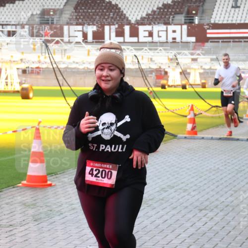 07.12.2025 - St. Pauli X-Mass-Run No. 15 Luisa Fischer http://msf.ph/oto/9379968 07.12.2025 10:37:06 Ziel 15, 4200, 3058, 37, 511, 521, 665, 717, 833, 2615, 2948, 3056, 3089, 3263, 3382, 4200, 4591, 4597, 4599, 4690, 4691, 4693 meine-sportfotos.de