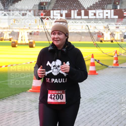 07.12.2025 - St. Pauli X-Mass-Run No. 15 Luisa Fischer http://msf.ph/oto/9379971 07.12.2025 10:37:06 Ziel 6709, 15, 4200, 37, 511, 521, 665, 717, 833, 2615, 2948, 3056, 3089, 3263, 3382, 4200, 4591, 4597, 4599, 4690, 4691, 4693 meine-sportfotos.de