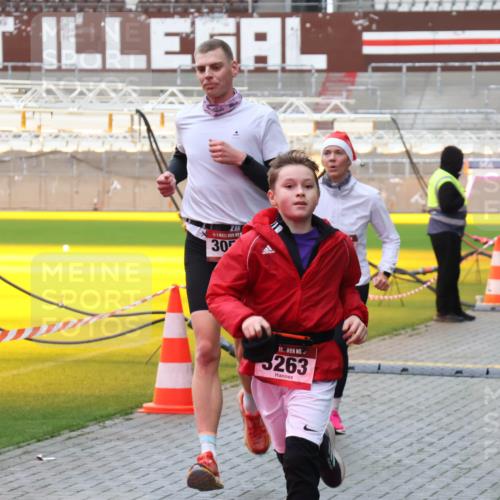 07.12.2025 - St. Pauli X-Mass-Run No. 15 Luisa Fischer http://msf.ph/oto/9379979 07.12.2025 10:37:09 Ziel 03, 30, 3263, 4597, 4597, 37, 503, 511, 521, 665, 717, 833, 2349, 2351, 2615, 2948, 3056, 3089, 3263, 3382, 4200, 4591, 4597, 4599, 4690, 4691, 4693 meine-sportfotos.de