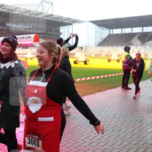 07.12.2025 - St. Pauli X-Mass-Run No. 15 Luisa Fischer http://msf.ph/oto/9379980 07.12.2025 10:08:15 Ziel 5, 543, 15, 3003, 90, 1447, 144, 256, 265, 272, 517, 657, 685, 716, 767, 1187, 1234, 1447, 1449, 1543, 1905, 2691, 2692, 3003, 3627, 3628, 4231, 4623, 4624, 4626, 4734, 4737, 4740 meine-sportfotos.de