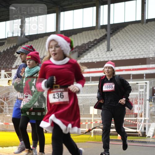 07.12.2025 - St. Pauli X-Mass-Run No. 15 Patografie http://msf.ph/oto/9379983 07.12.2025 10:15:15 Ziel 308, 431, 436, 438, 1180, 1183, 1885, 2666, 2667, 2668, 3103, 4494, 4536 meine-sportfotos.de