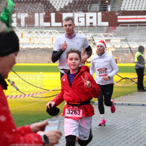 07.12.2025 - St. Pauli X-Mass-Run No. 15 Luisa Fischer http://msf.ph/oto/9379984 07.12.2025 10:37:09 Ziel 6, 3263, 2615, 4597, 37, 503, 511, 521, 665, 717, 833, 2349, 2351, 2615, 2948, 3056, 3089, 3263, 3382, 4200, 4591, 4597, 4599, 4690, 4691, 4693 meine-sportfotos.de