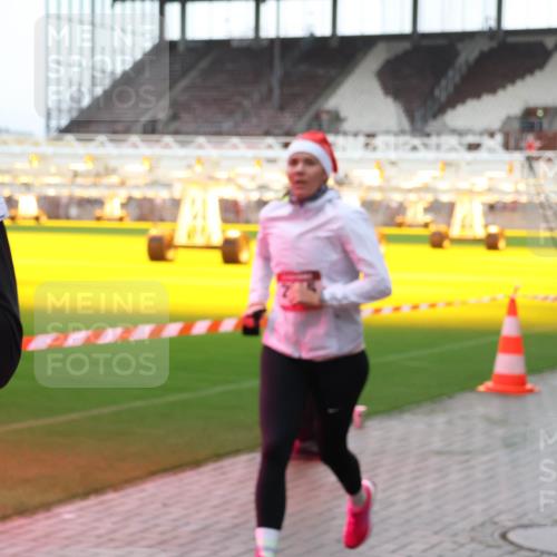 07.12.2025 - St. Pauli X-Mass-Run No. 15 Luisa Fischer http://msf.ph/oto/9379998 07.12.2025 10:37:13 Ziel 37, 503, 511, 521, 665, 717, 833, 2349, 2351, 2615, 2948, 3056, 3089, 3090, 3263, 3382, 4200, 4591, 4597, 4599, 4690, 4691, 4693 meine-sportfotos.de