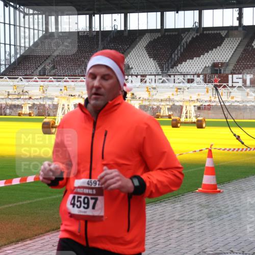 07.12.2025 - St. Pauli X-Mass-Run No. 15 Luisa Fischer http://msf.ph/oto/9380011 07.12.2025 10:37:15 Ziel 4597, 4597, 37, 503, 511, 521, 665, 717, 833, 2349, 2351, 2615, 2948, 3056, 3089, 3090, 3263, 3382, 4200, 4591, 4597, 4599, 4690, 4691, 4693 meine-sportfotos.de