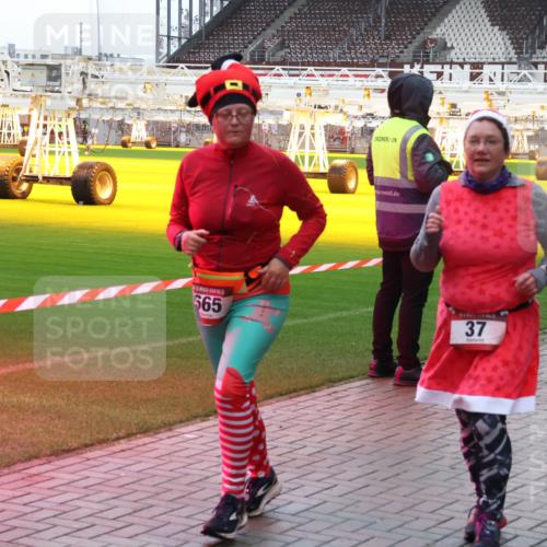 07.12.2025 - St. Pauli X-Mass-Run No. 15 Luisa Fischer http://msf.ph/oto/9380020 07.12.2025 10:37:24 Ziel 565, 37, 37, 503, 511, 521, 665, 717, 833, 2349, 2351, 2615, 3056, 3090, 3263, 3382, 4200, 4591, 4597, 4599, 4690, 4691, 4693, 4761 meine-sportfotos.de
