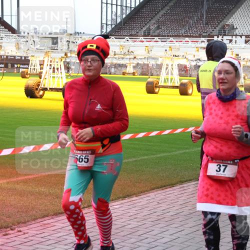 07.12.2025 - St. Pauli X-Mass-Run No. 15 Luisa Fischer http://msf.ph/oto/9380024 07.12.2025 10:37:25 Ziel 665, 37, 37, 503, 511, 521, 665, 717, 833, 2349, 2351, 2615, 3056, 3090, 3263, 3382, 4200, 4591, 4597, 4599, 4690, 4691, 4693, 4761 meine-sportfotos.de