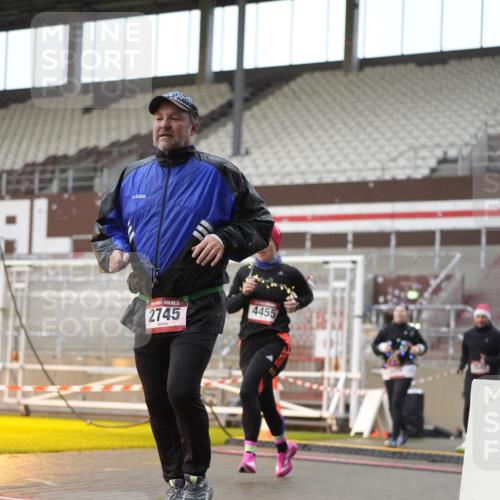 07.12.2025 - St. Pauli X-Mass-Run No. 15 Patografie http://msf.ph/oto/9380029 07.12.2025 10:15:31 Ziel 2641, 2645, 2652, 2658, 2659, 2745, 3053, 4455, 4494 meine-sportfotos.de