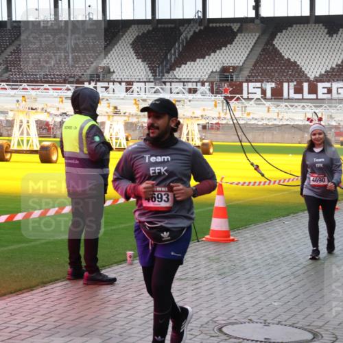 07.12.2025 - St. Pauli X-Mass-Run No. 15 Luisa Fischer http://msf.ph/oto/9380030 07.12.2025 10:37:27 Ziel 693, 4690, 37, 503, 511, 521, 665, 717, 833, 2349, 2351, 2615, 3056, 3090, 3263, 3382, 4597, 4690, 4691, 4693, 4761 meine-sportfotos.de
