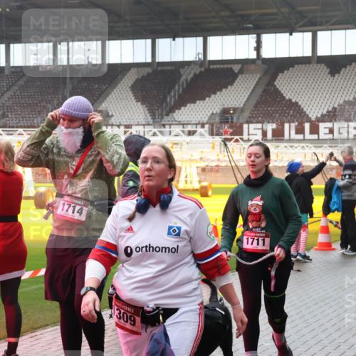 07.12.2025 - St. Pauli X-Mass-Run No. 15 Luisa Fischer http://msf.ph/oto/9380032 07.12.2025 11:12:08 Ziel 15, 1714, 1711, 15, 309, 1770, 171, 182, 190, 408, 411, 437, 679, 689, 690, 694, 695, 777, 787, 788, 812, 815, 817, 832, 841, 909, 1145, 1146, 1147, 1186, 1309, 1321, 1557, 1565, 1568, 1589, 1619, 1711, 1714, 1767, 1770, 4801, 4805, 4806, 4810, 4813, 5005, 5006 meine-sportfotos.de