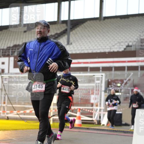 07.12.2025 - St. Pauli X-Mass-Run No. 15 Patografie http://msf.ph/oto/9380034 07.12.2025 10:15:31 Ziel 2641, 2645, 2652, 2658, 2659, 2745, 3053, 4455, 4494 meine-sportfotos.de