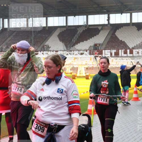 07.12.2025 - St. Pauli X-Mass-Run No. 15 Luisa Fischer http://msf.ph/oto/9380035 07.12.2025 11:12:09 Ziel 15, 1714, 15, 1309, 1711, 177, 171, 182, 190, 408, 411, 437, 679, 689, 690, 694, 695, 777, 787, 788, 812, 815, 832, 841, 909, 1145, 1146, 1147, 1186, 1309, 1321, 1589, 1619, 1711, 1714, 1767, 1770, 4801, 4805, 4806, 4810, 4813, 5005, 5006 meine-sportfotos.de