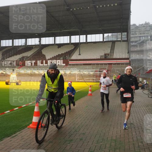 07.12.2025 - St. Pauli X-Mass-Run No. 15 Fabian Wolf http://msf.ph/oto/9380047 07.12.2025 10:08:38 Ziel 707, 2247, 2248, 2650, 3212, 3495, 3671, 3759, 4205, 4232, 4234, 4451 meine-sportfotos.de